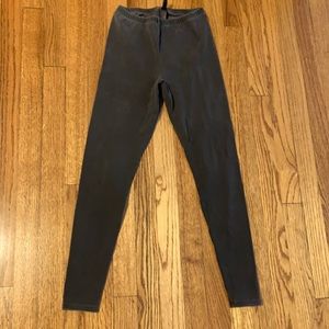 Skims women’s size small Outdoor collection leggings good condition $12